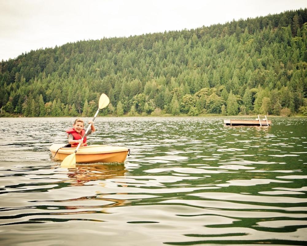 Green Acres Lakeside Resort Salt Spring Island Ganges Eksteriør billede