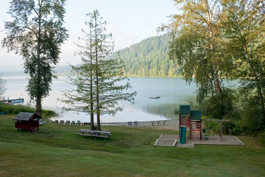 Green Acres Lakeside Resort Salt Spring Island Ganges Eksteriør billede